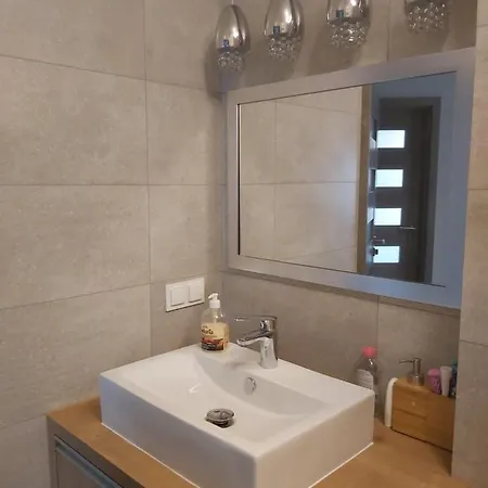 Mieszkanie Z Ogrodkiem W Ustroniu Apartmán